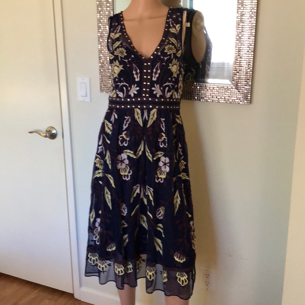 Anthro moulinett soeurs midi embroidered dress